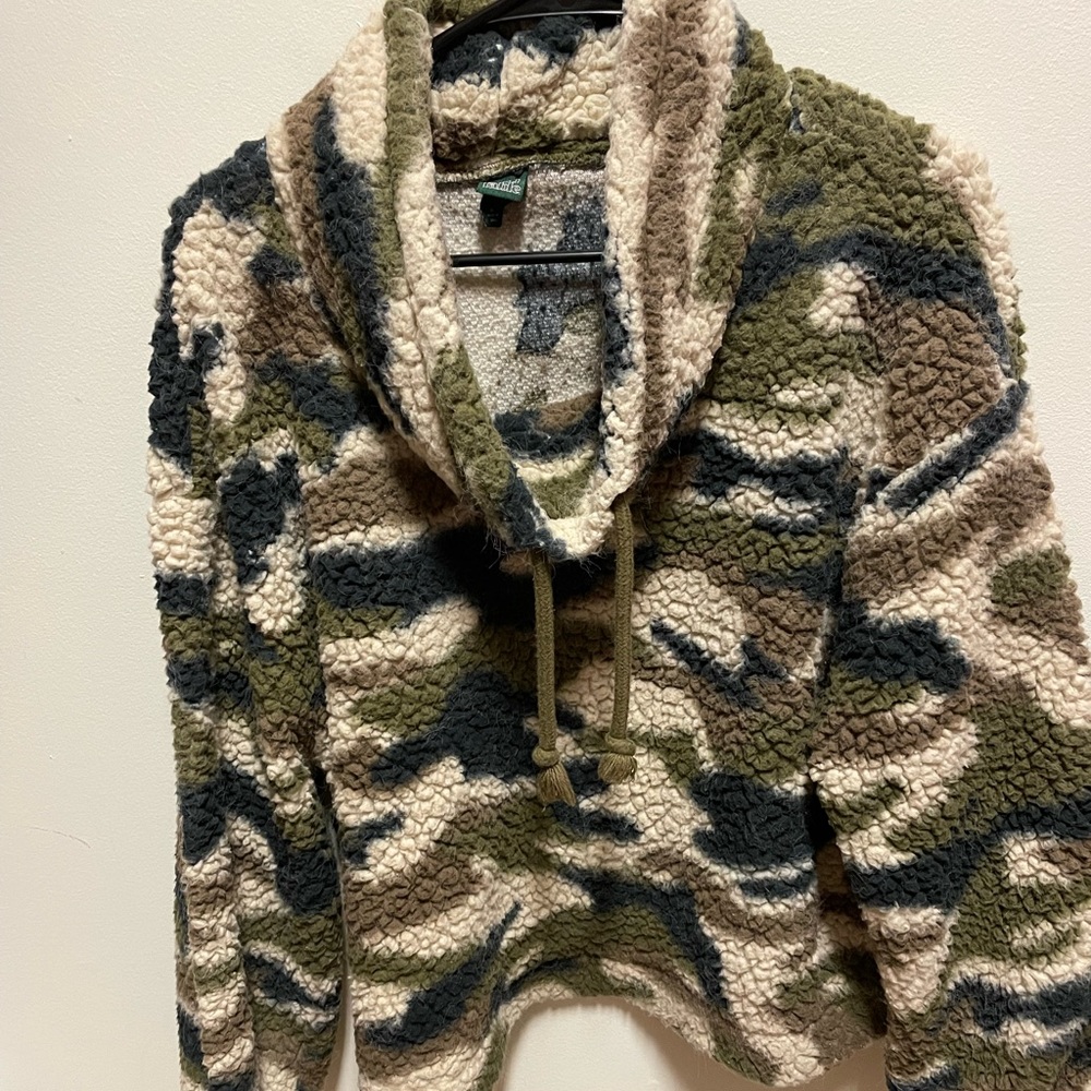 Camo pull over